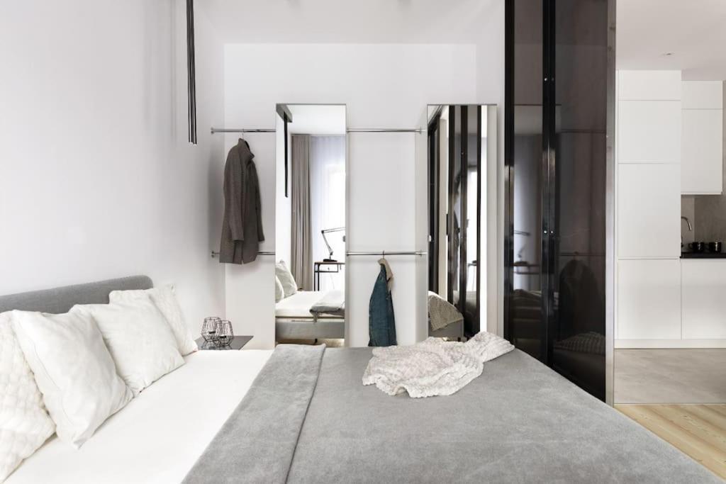 Deluxe Apartment In City Center, Steam Park Krakow Luaran gambar